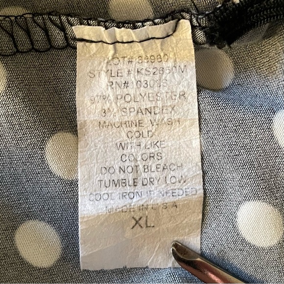 C’est La Vie Polka Dot Sleeveless Blouse Top Women’s XL Black White Ruched Sides - Picture 13 of 13